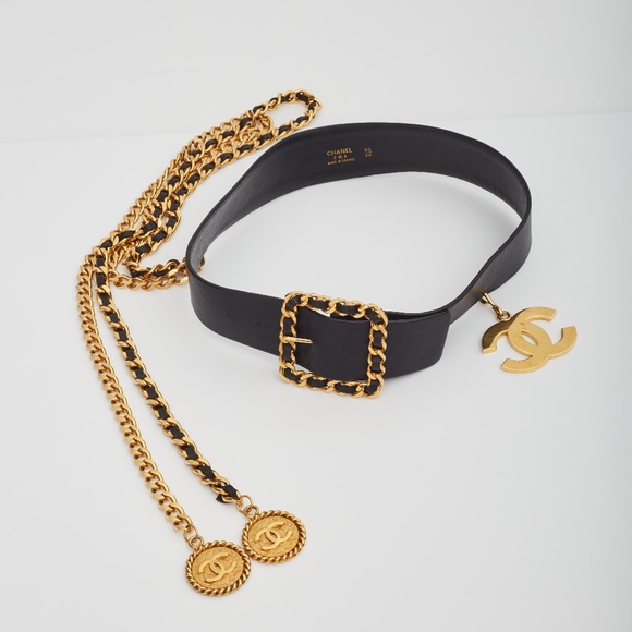 CHANEL BLACK LEATHER GOLD MEDALLION CHARM LONG CHAIN DROP BELT 1992 (SIZE 65/26) - Picture 7 of 10